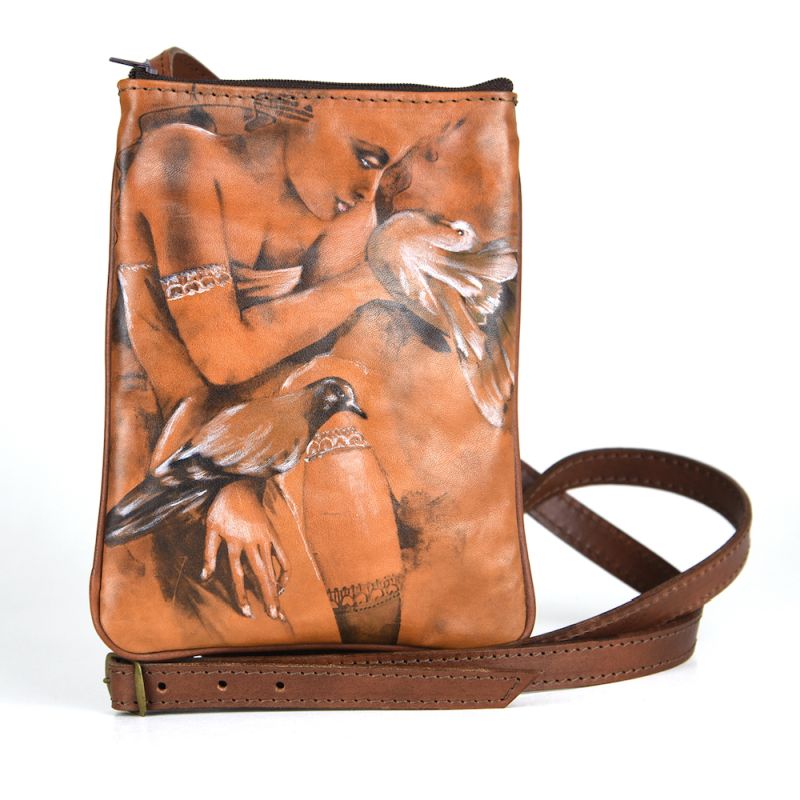 Ručne maľovaná crossbody kabelka s motívom Žena s holubmi