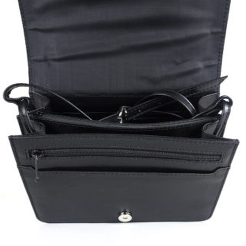 Crossbody kožená kabelka, čierna, uzatváranie - magnet