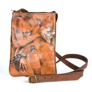 Ručne maľovaná crossbody kabelka s motívom Žena s holubmi